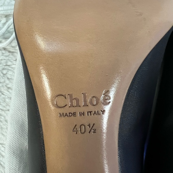 CHLOÉ Leather Keyhole Accent Pumps 🤍 - Picture 4 of 8